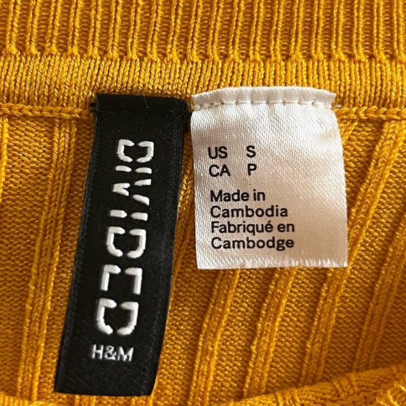H&M brand new sweater- size S - Picture 2 of 2